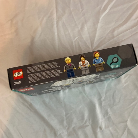 NWT‎ Lego 21110 Research Institute - Picture 5 of 5